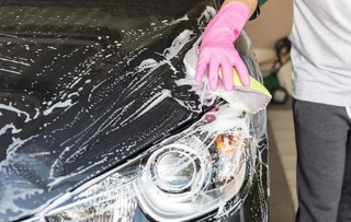 劳动节洗车车辆干净洗涤剂泡沫服务人员劳动